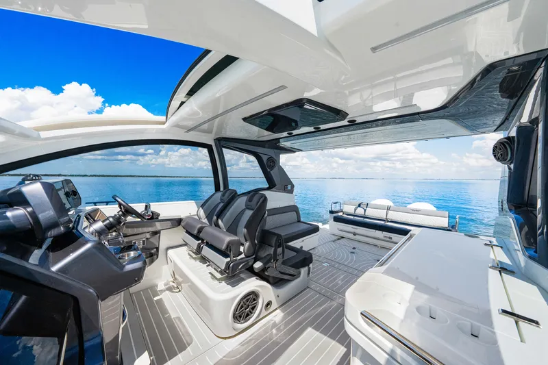 Slide: The Image of Galeon 375 GTO 2025 - 26