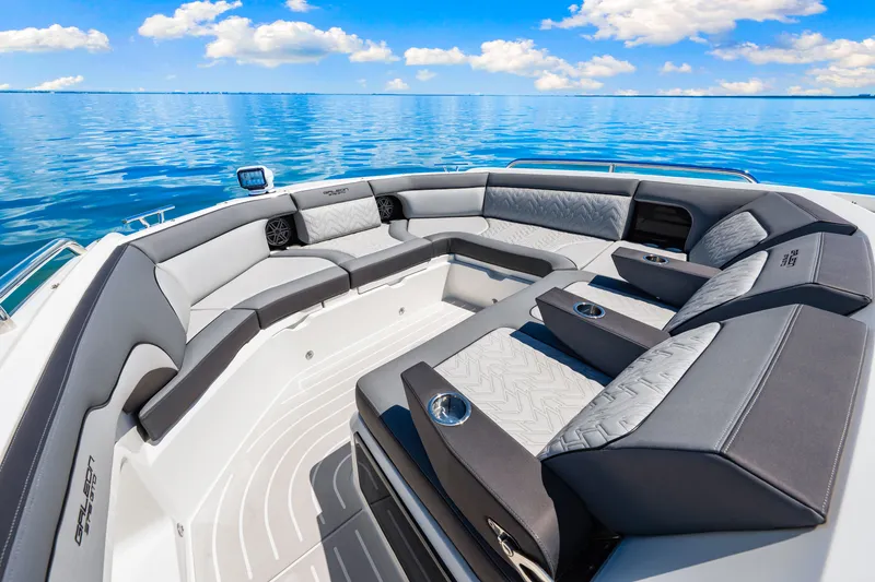 Slide: The Image of Galeon 375 GTO 2025 - 28