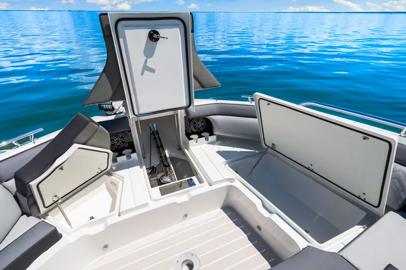 Slide: The Image of Galeon 375 GTO 2025 - 29