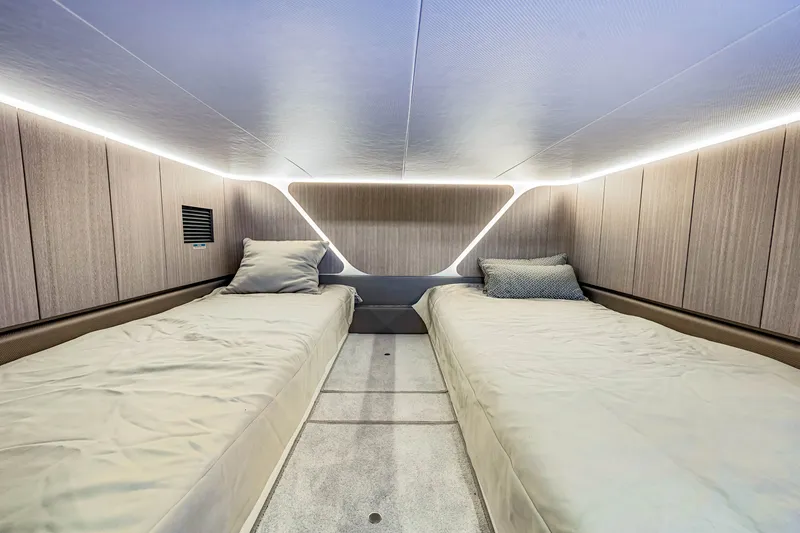 Slide: The Image of Galeon 375 GTO 2025 - 33