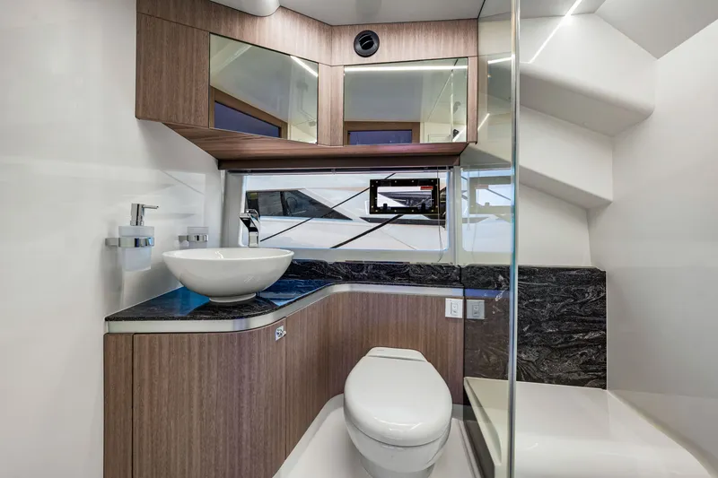 Slide: The Image of Galeon 375 GTO 2025 - 35