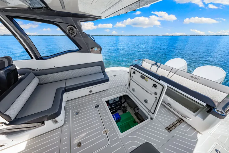 Slide: The Image of Galeon 375 GTO 2025 - 36