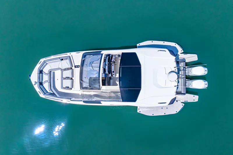 Slide: The Image of Galeon 375 GTO 2025 - 8