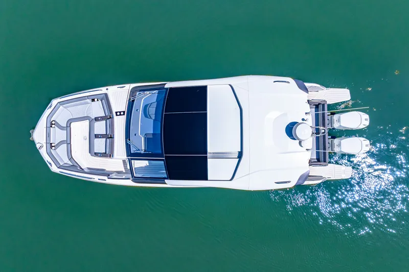 Slide: The Image of Galeon 375 GTO 2025 - 9