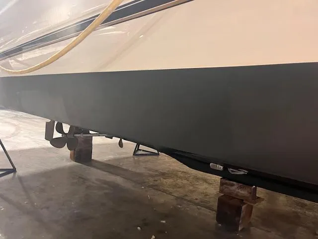 Slide: The Image of Cruisers 4450 Express Motoryacht 2000 - 66