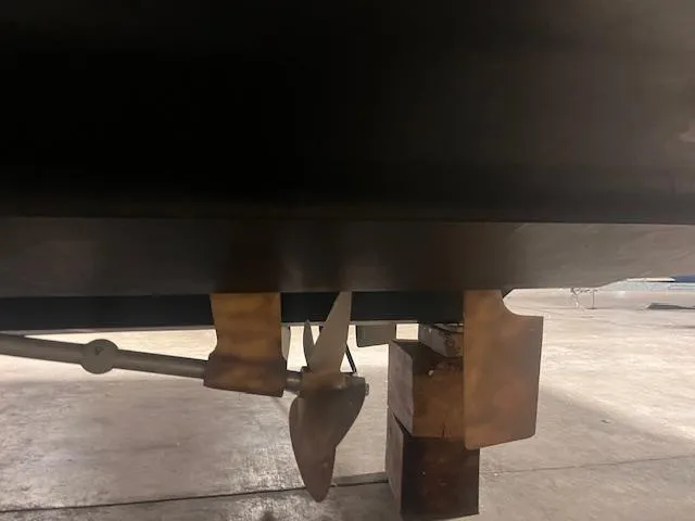 Slide: The Image of Cruisers 4450 Express Motoryacht 2000 - 71