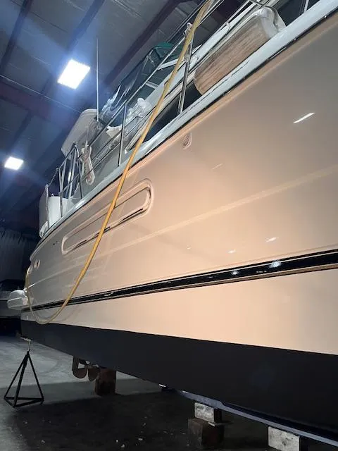 Slide: The Image of Cruisers 4450 Express Motoryacht 2000 - 84