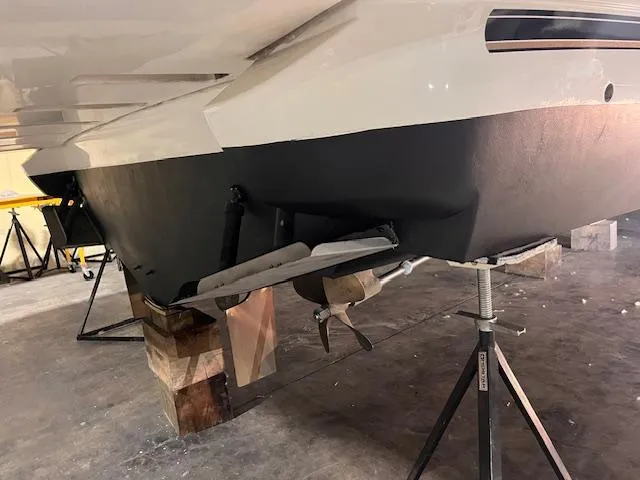 Slide: The Image of Cruisers 4450 Express Motoryacht 2000 - 88