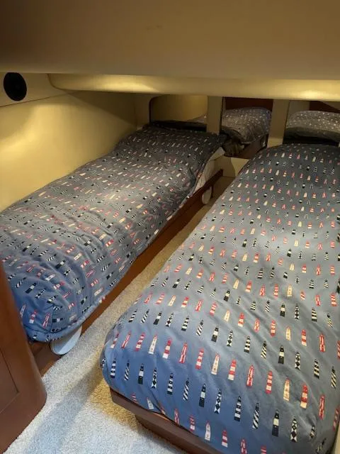 Slide: The Image of Twin beds in 2000 Cruisers Yachts 4450 Express Motor Yacht cabin. - 46