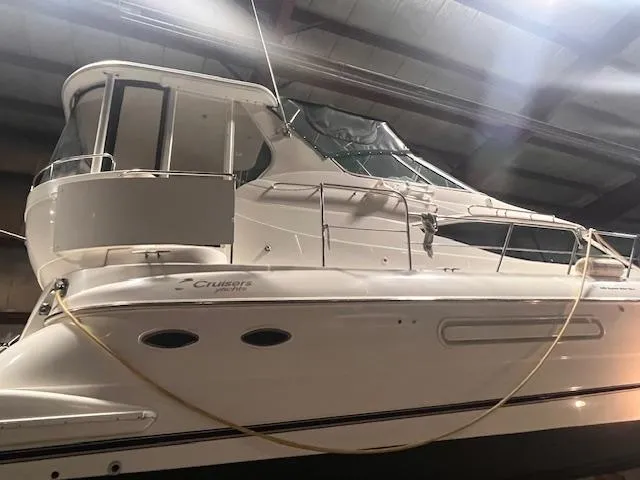 Slide: The Image of Cruisers Yachts 4450 Express Motoryacht 2000 - 81