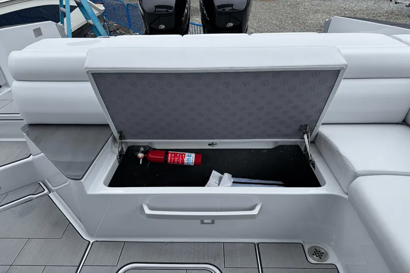 Slide: The Image of Aviara AV32 Outboard 2022 - 12