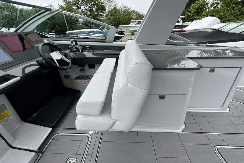 Slide: The Image of Aviara AV32 Outboard 2022 - 14