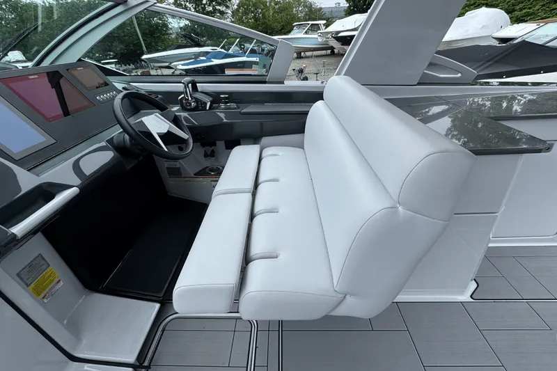 Slide: The Image of Aviara AV32 Outboard 2022 - 15