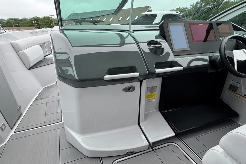 Slide: The Image of Aviara AV32 Outboard 2022 - 21