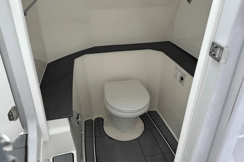 Slide: The Image of Aviara AV32 Outboard 2022 - 22