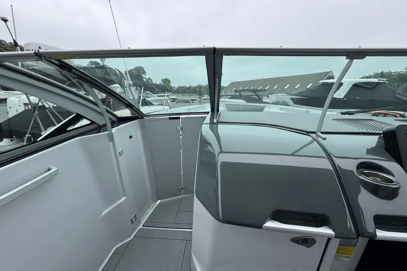 Slide: The Image of Aviara AV32 Outboard 2022 - 26