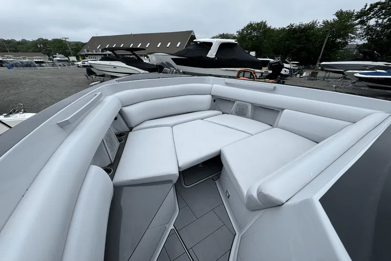 Slide: The Image of Aviara AV32 Outboard 2022 - 28