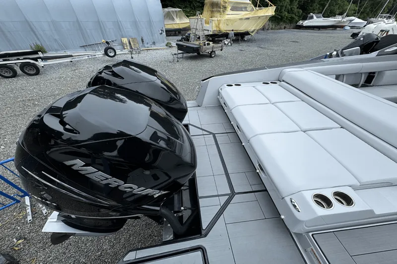 Slide: The Image of Aviara AV32 Outboard 2022 - 3