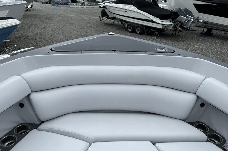 Slide: The Image of Aviara AV32 Outboard 2022 - 33