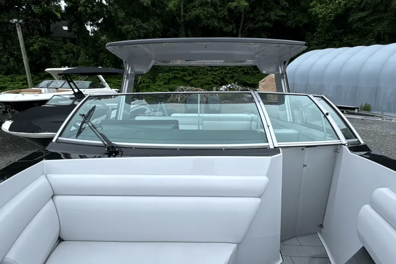 Slide: The Image of Aviara AV32 Outboard 2022 - 36