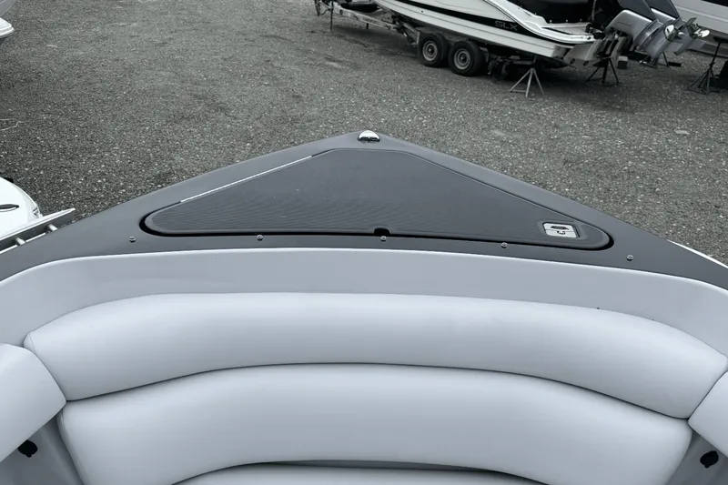 Slide: The Image of Aviara AV32 Outboard 2022 - 39