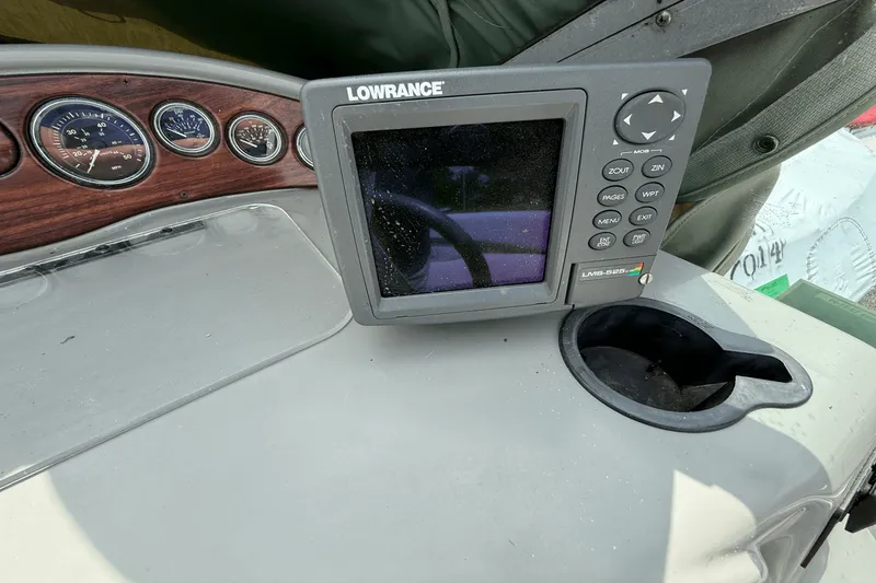 Slide: The Image of Four Winns 248 VISTA 2000 - 11