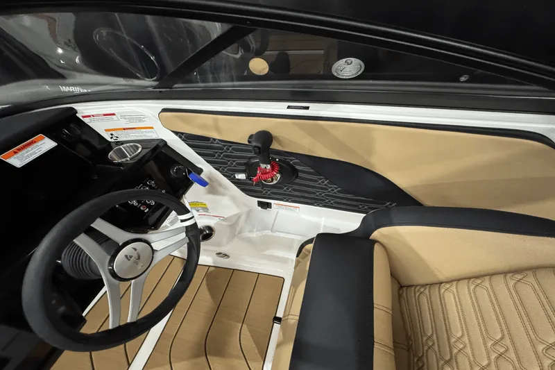 Slide: The Image of Sea Ray SPX 190 2025 - 17