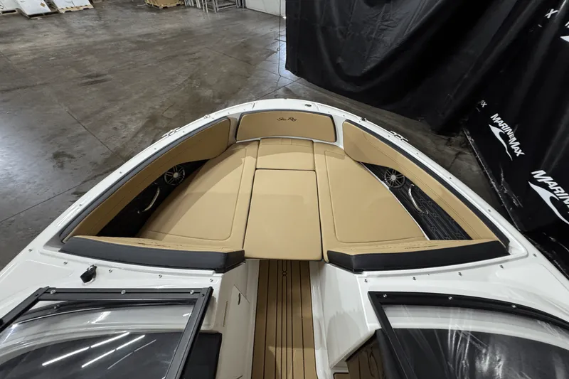 Slide: The Image of Sea Ray SPX 190 2025 - 18