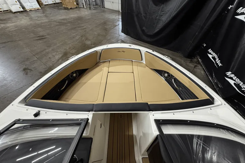 Slide: The Image of Sea Ray SPX 190 2025 - 19