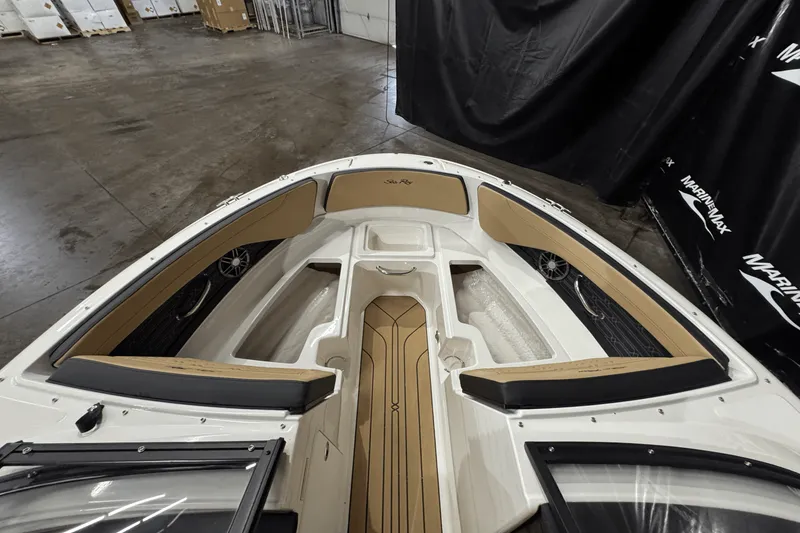 Slide: The Image of Sea Ray SPX 190 2025 - 20