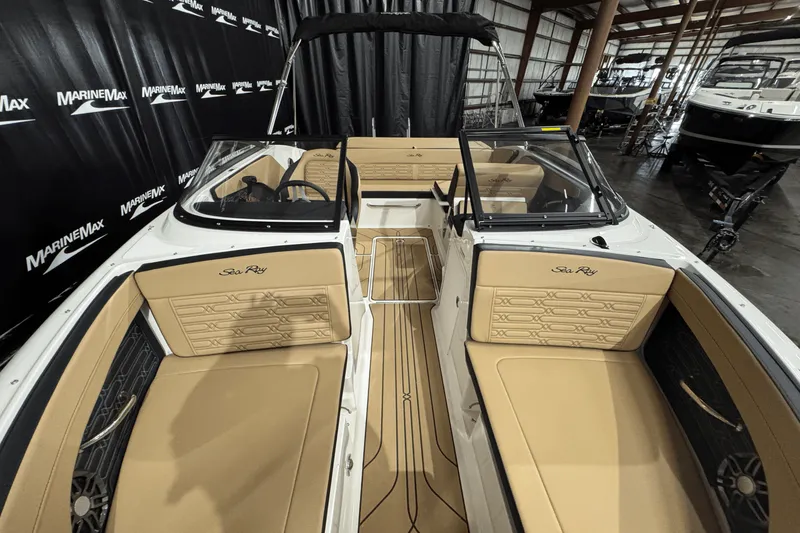 Slide: The Image of Sea Ray SPX 190 2025 - 22