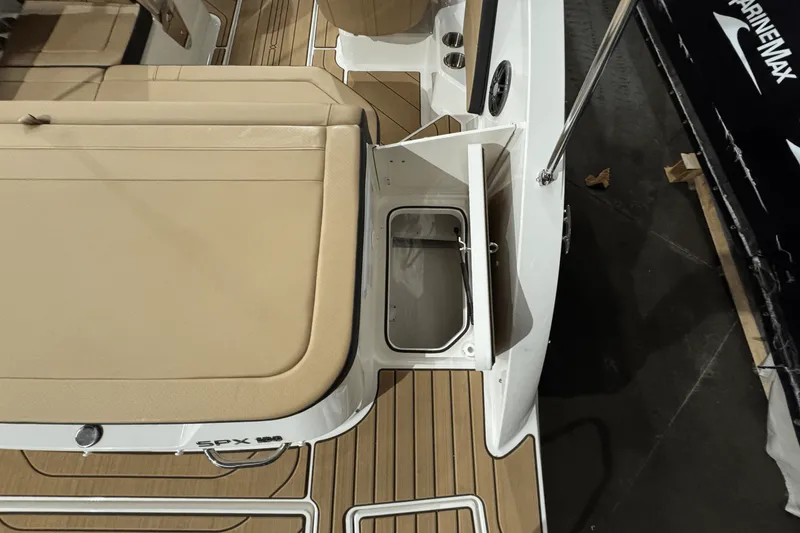 Slide: The Image of Sea Ray SPX 190 2025 - 8