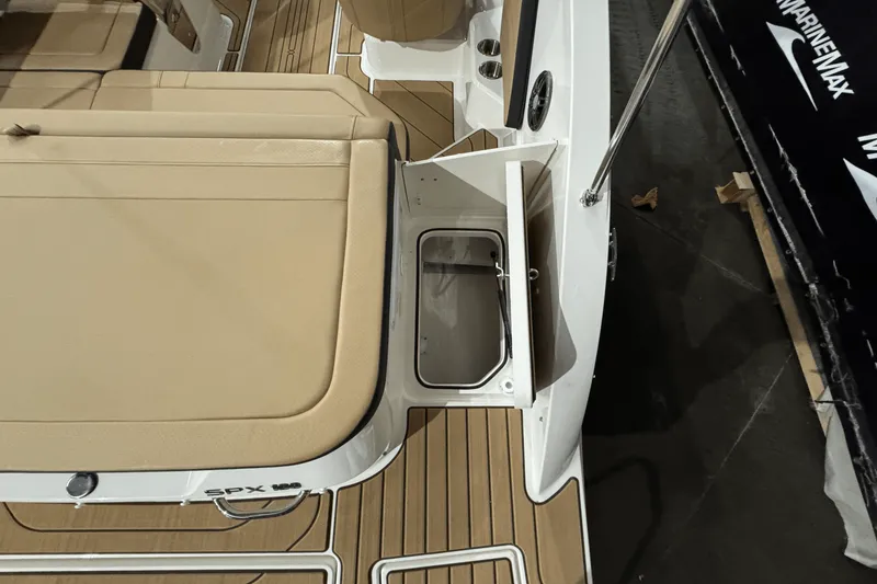 Slide: The Image of Sea Ray SPX 190 2025 - 9