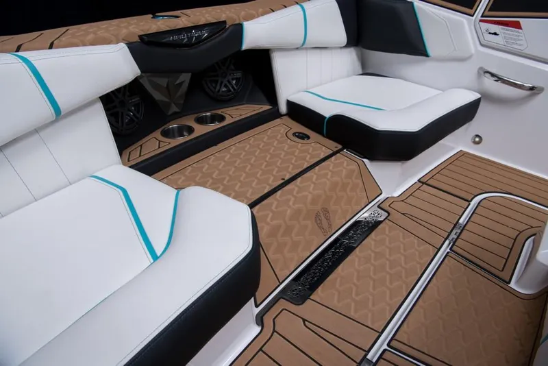 Slide: The Image of Nautique Ski Nautique 2023 - 60