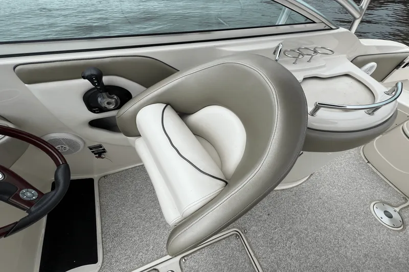 Slide: The Image of Sea Ray 270 SUNDECK 2006 - 16