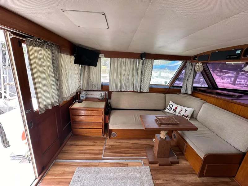 Slide: The Image of 1968 Hatteras 40 ft. - 21