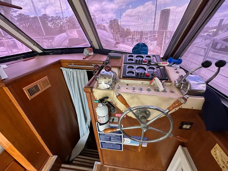 Slide: The Image of 1968 Hatteras 40 ft. - 24