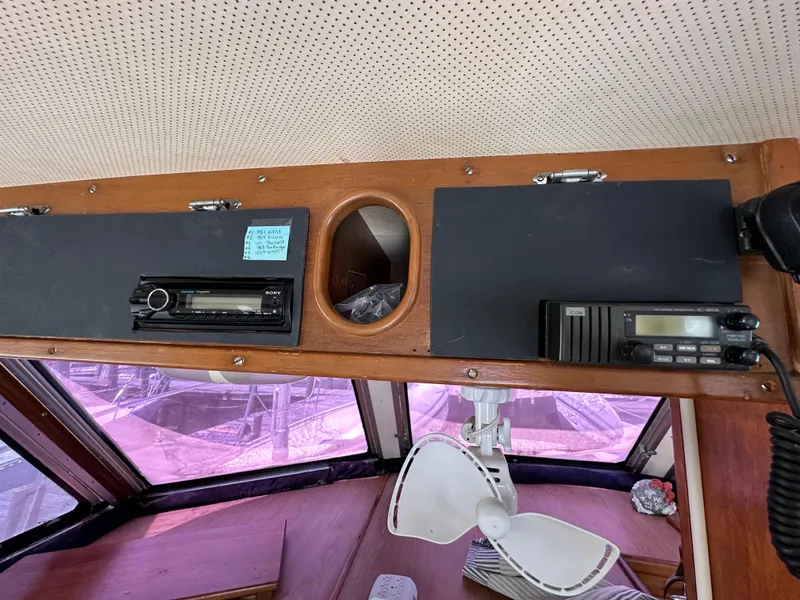 Slide: The Image of 1968 Hatteras 40 ft. - 27