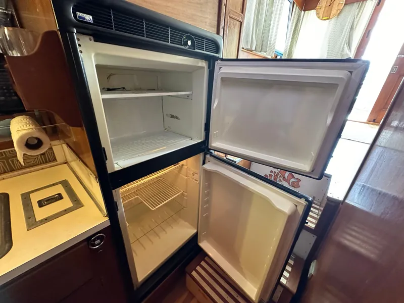 Slide: The Image of 1968 Hatteras 40 ft. - 30