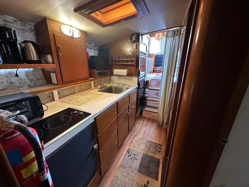 Slide: The Image of 1968 Hatteras 40 ft. - 31