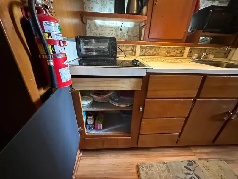 Slide: The Image of 1968 Hatteras 40 ft. - 32