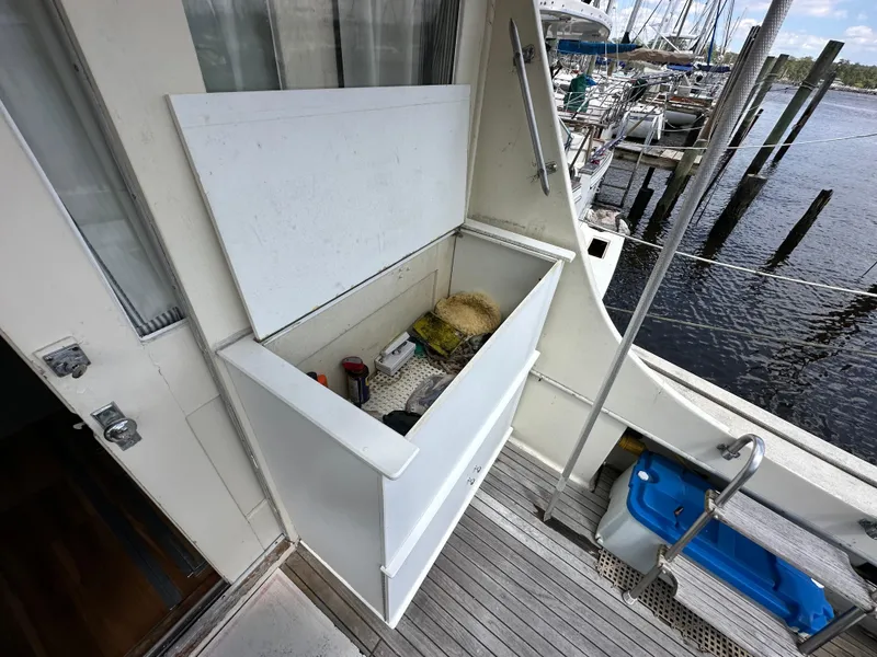 Slide: The Image of 1968 Hatteras 40 ft. - 4