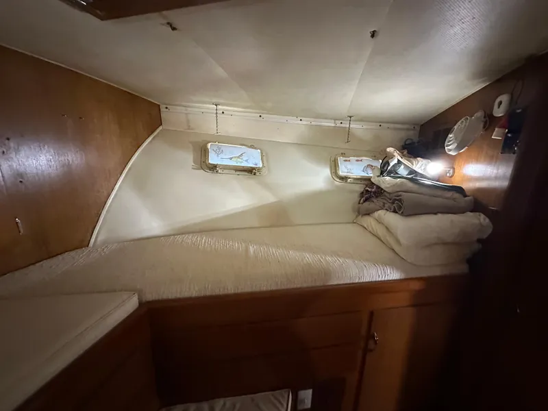 Slide: The Image of 1968 Hatteras 40 ft. - 44