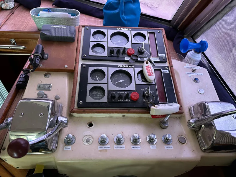 Slide: The Image of 1968 Hatteras 40 ft. - 6