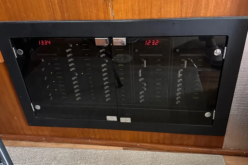 Slide: The Image of 1968 Hatteras 40 ft. - 9