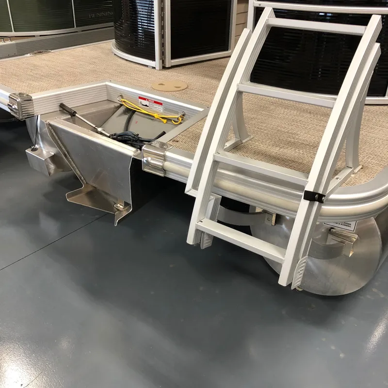 Slide: The Image of 2018 Bennington 22SSRX pontoon boat with ladder and platform. - 11