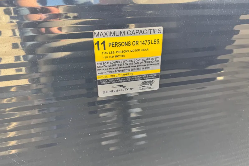 Slide: The Image of 2018 Bennington 22SSRX capacity label, maximum 11 persons or 1475 lbs, 115 HP motor. - 15