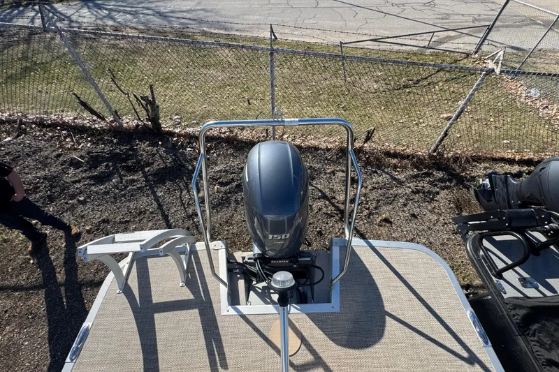 Slide: The Image of 2018 Bennington 22SSRX pontoon boat with Yamaha 150 engine, docked near a fence. - 16