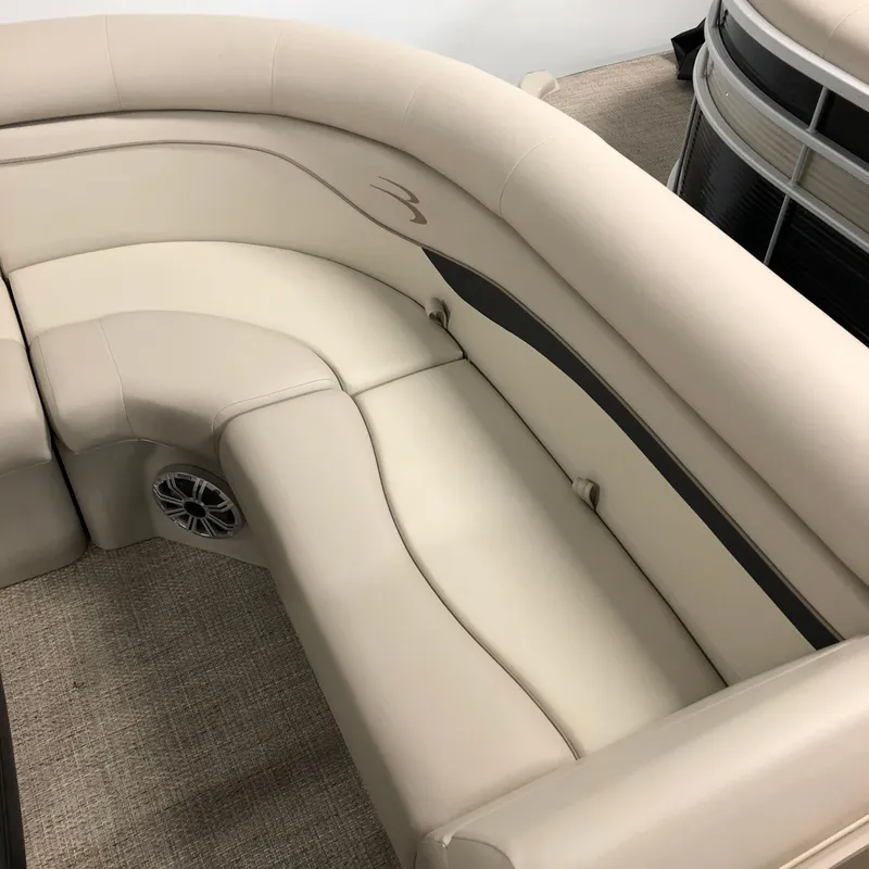 Slide: The Image of Interior of a 2018 Bennington 22SSRX pontoon boat. - 4