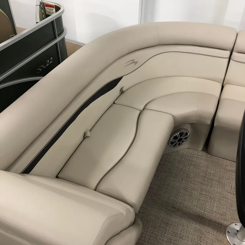 Slide: The Image of Interior of a 2018 Bennington 22SSRX pontoon boat. - 6